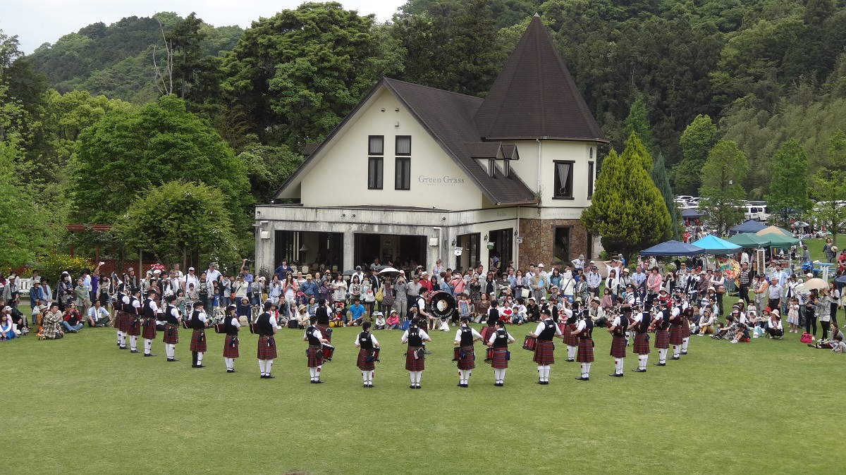pipe band at the embro highland games