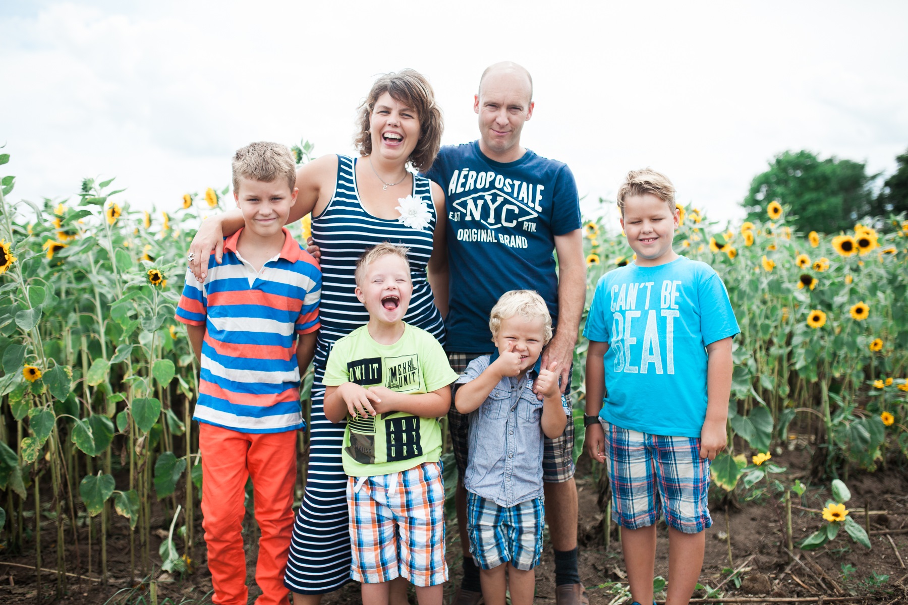 Makkink Family in the sunflower field